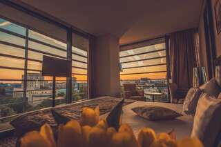 Отель Golden Tulip Victoria Bucharest Бухарест Представительский номер с кроватью размера «king-size»-1