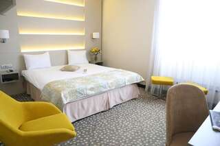 Отель Golden Tulip Victoria Bucharest Бухарест Стандартный номер с кроватью размера "king-size"-12